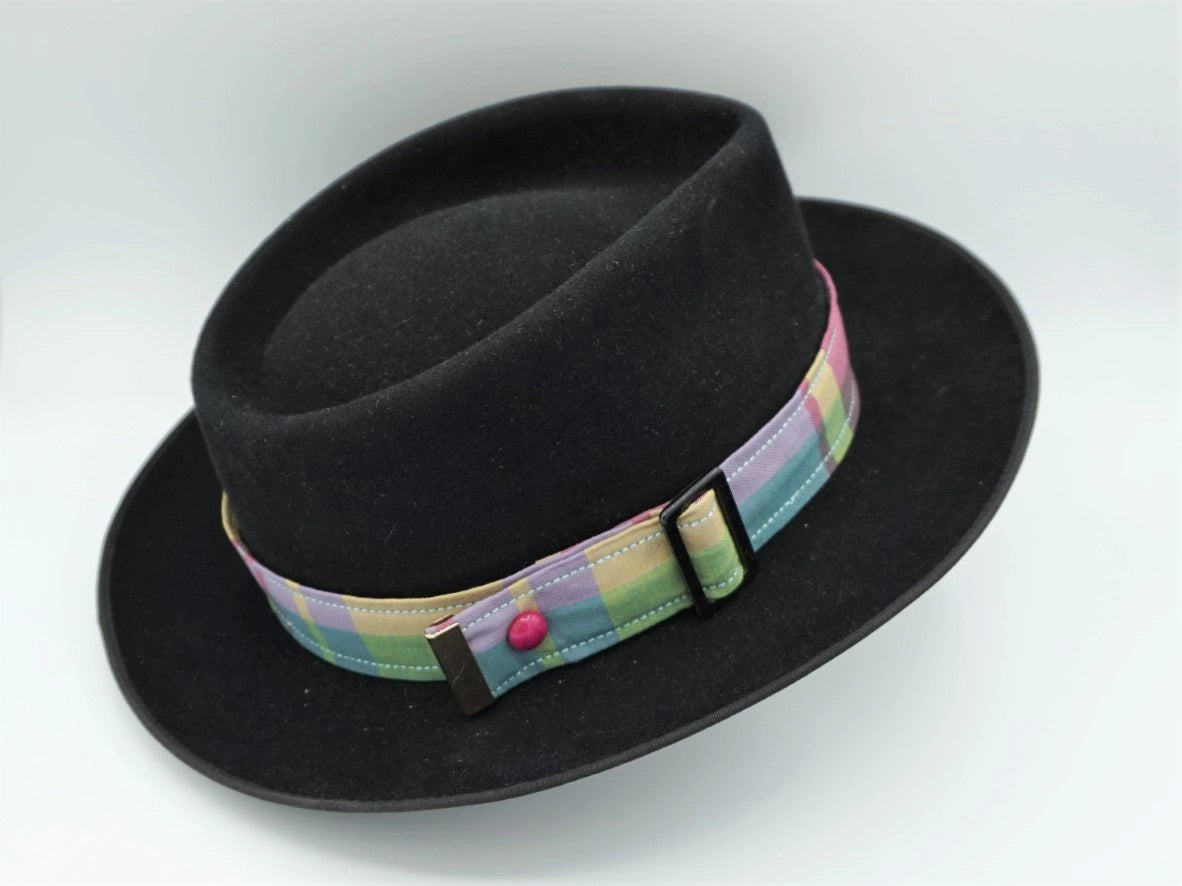 Composez un ruban de chapeau PapHat Light en tissu fantaisie sur homburg