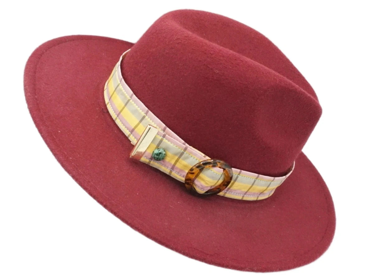 Composez votre ruban de chapeau PapHat Light en tartan sur fédora rouge