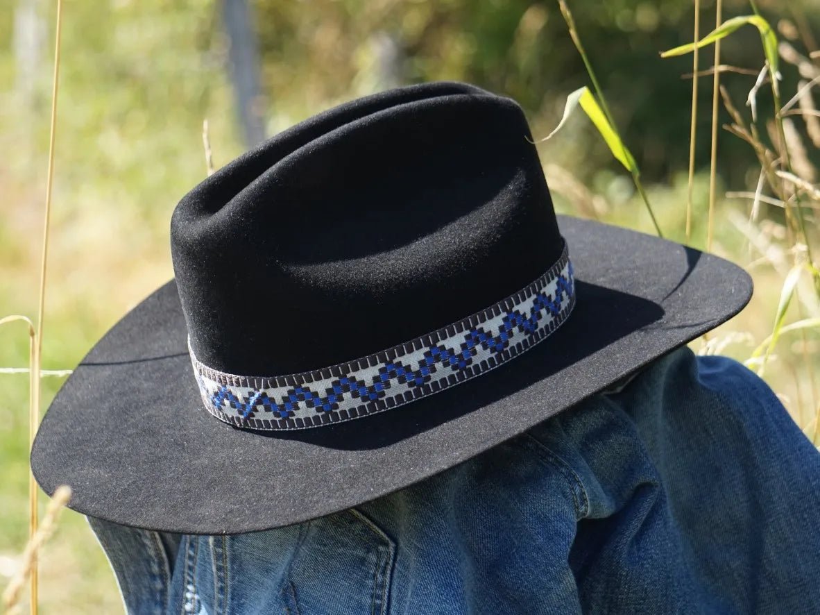 Ruban de chapeau ethnique PapHat Light "Gros Grain 7" sur un stetson country