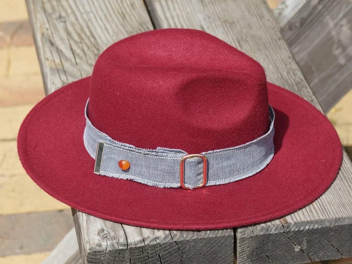 Ruban de chapeau PapHat "Denim & Lacets Strass" sur un fédora