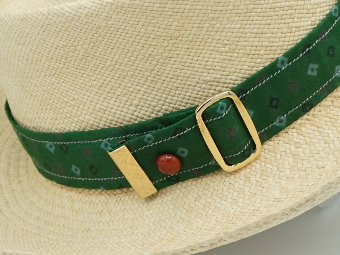 Ruban de chapeau PapHat Ethnique Sari Vert & Rouge, sa boucle ajustable