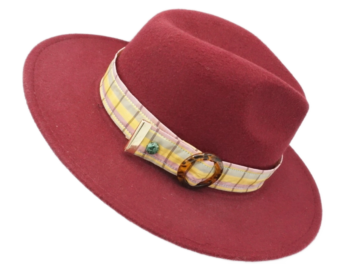 Ruban de Chapeau PapHat "Fraîcheur Menthol" canvas & tartan sur un fédora rouge