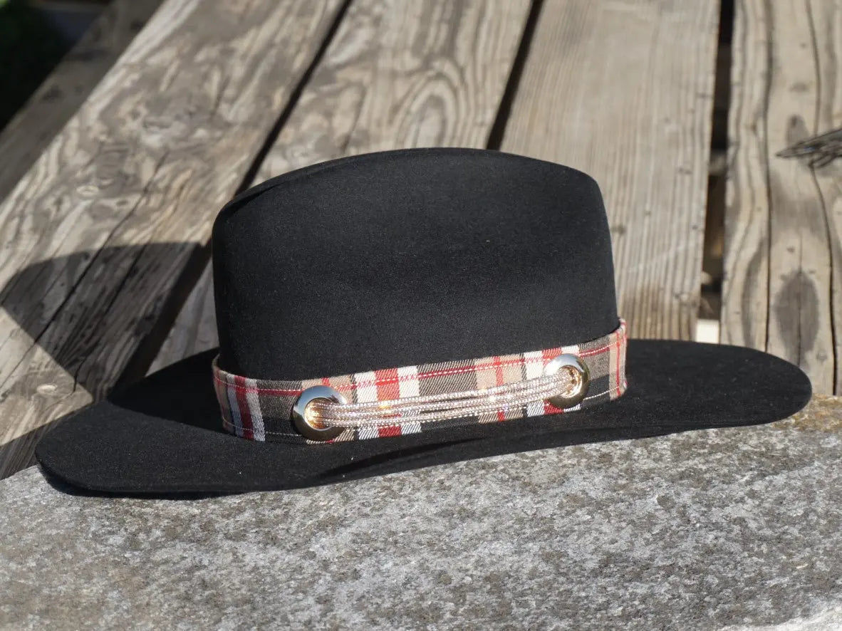 Ruban de chapeau PapHat "Hiver Glamour" tartan & strass, sur un chapeau western