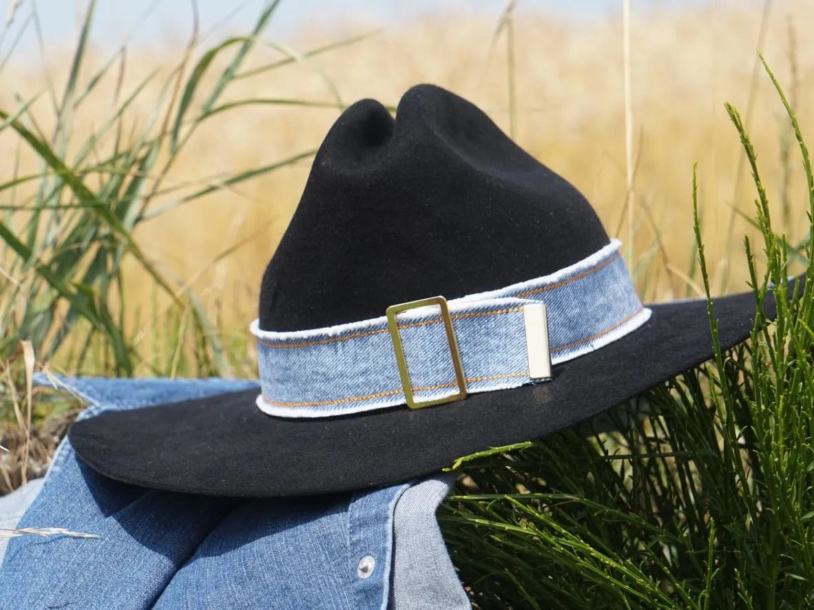 Ruban de chapeau PapHat "Inspiration Gucci en jean recyclé bleu", sa boucle ajustable