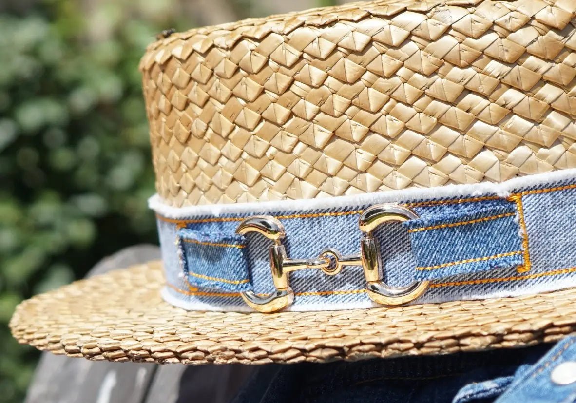 Ruban de chapeau PapHat "Inspiration Gucci en jean recyclé bleu" sur canotier