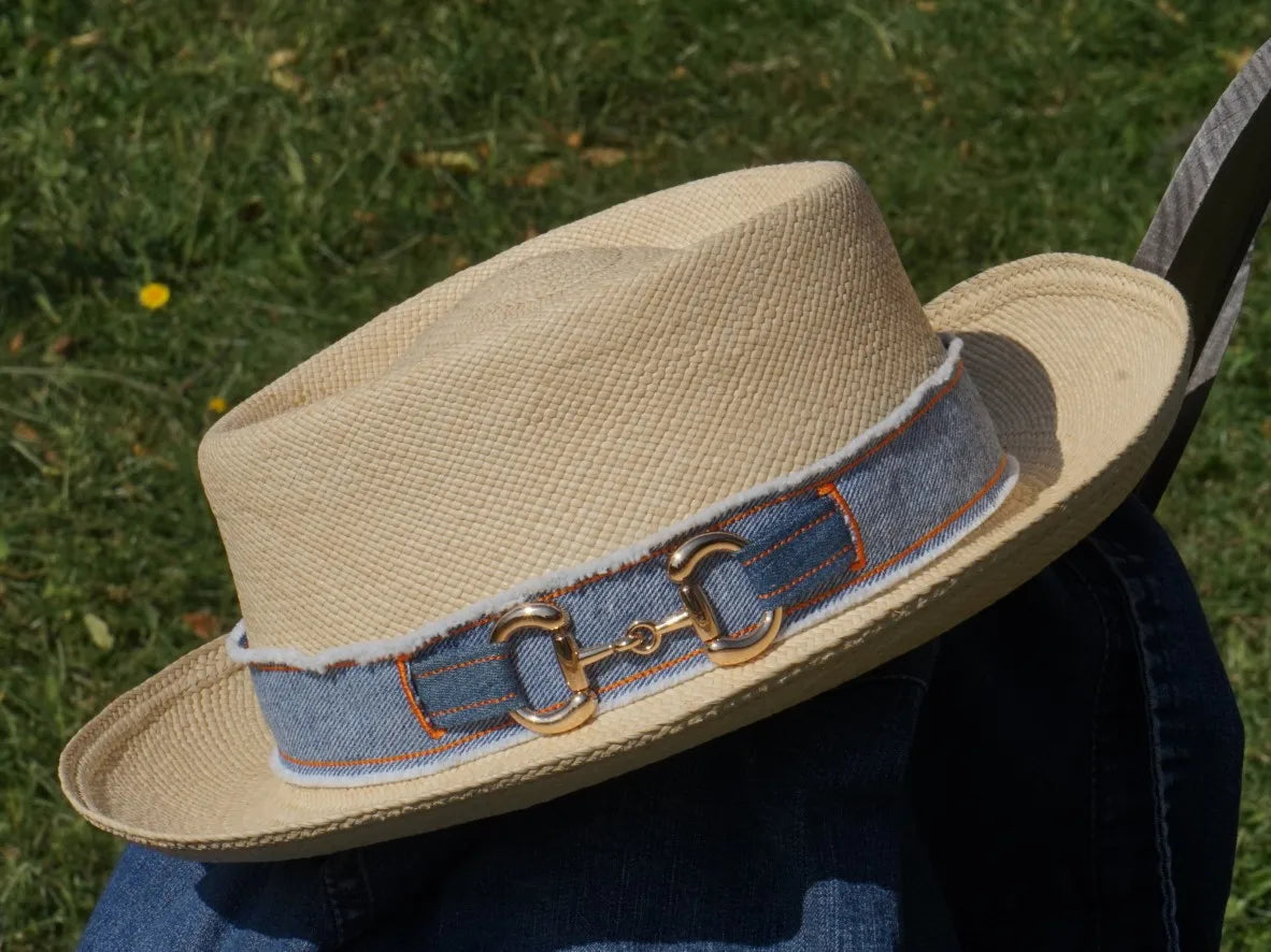 Ruban de chapeau PapHat "Inspiration Gucci en jean recyclé bleu", sur panama