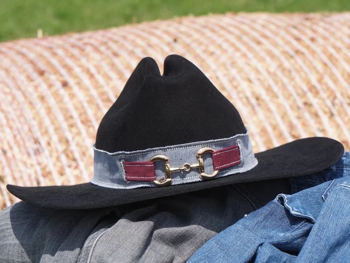 Ruban de chapeau PapHat "Inspiration Gucci  en jean recyclé gris & rouge", la boucle Gucci