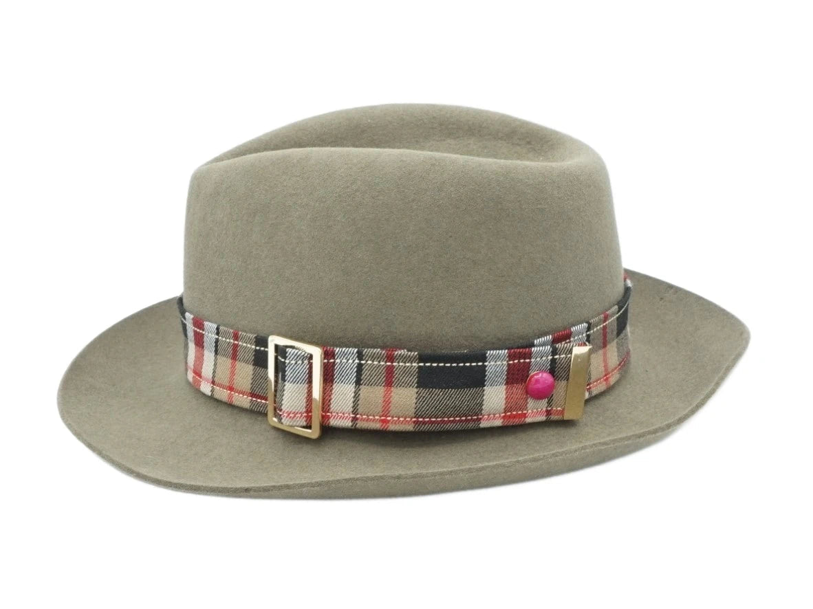 Ruban de chapeau PapHat Light "Hiver Ecossais" en tartan sur un fédora