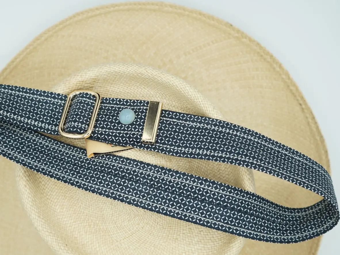 Ruban de chapeau PapHat Light "Simple & Raffiné" bleu foncé , ses finitions raffinées