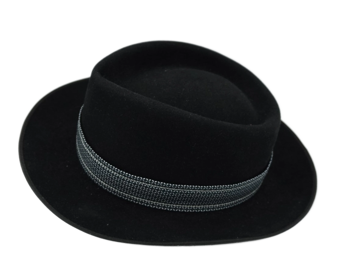 Ruban de chapeau PapHat Light "Simple & Raffiné" bleu foncé sur un homburg