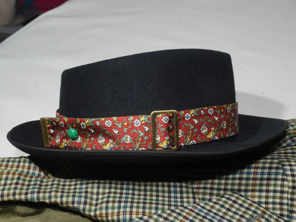 Ruban de chapeau réversible PapHat Reverso "Bipolaire" en soie et tartan sur homburg